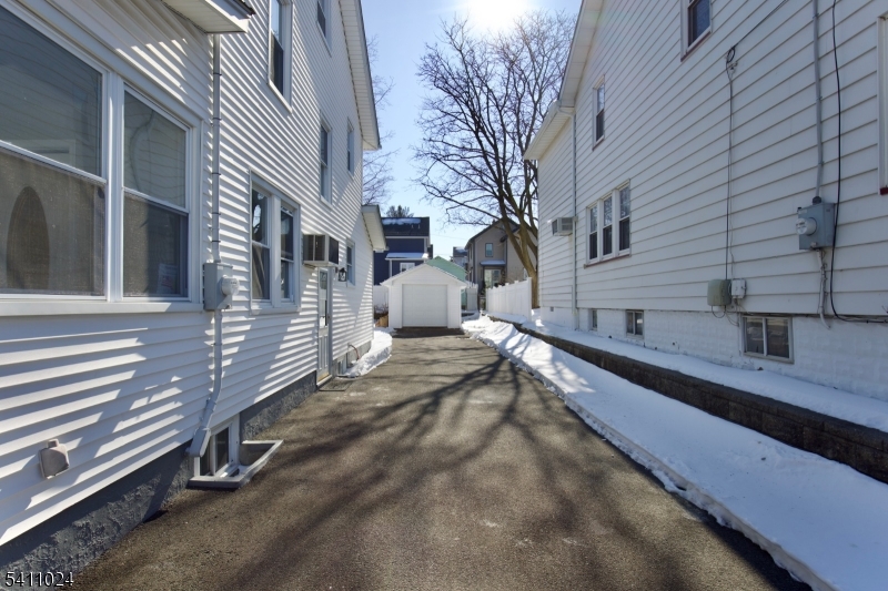 401 Burroughs Terrace Union, NJ 07083 - Photo 32 of 33