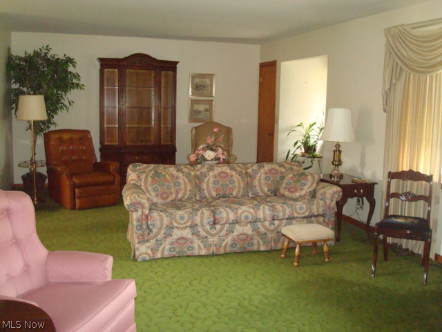 6608 Jefferson Road Ashtabula, OH 44004 - Photo 9 of 25 Living Room