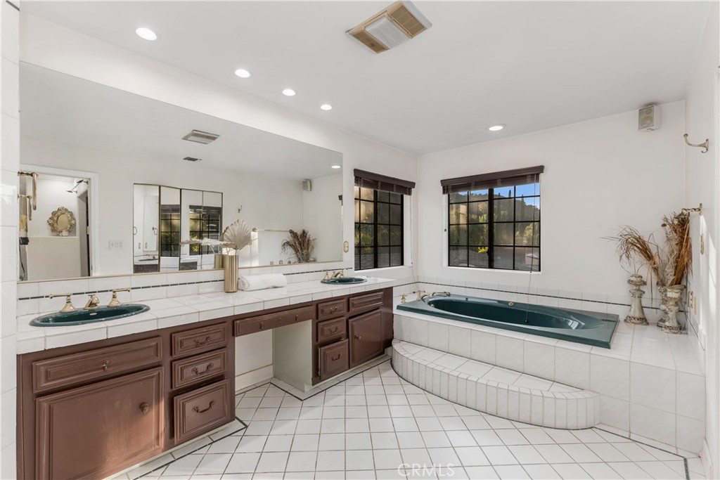 9348 Tujunga Canyon Boulevard Tujunga, CA 91042 - Photo 36 of 39