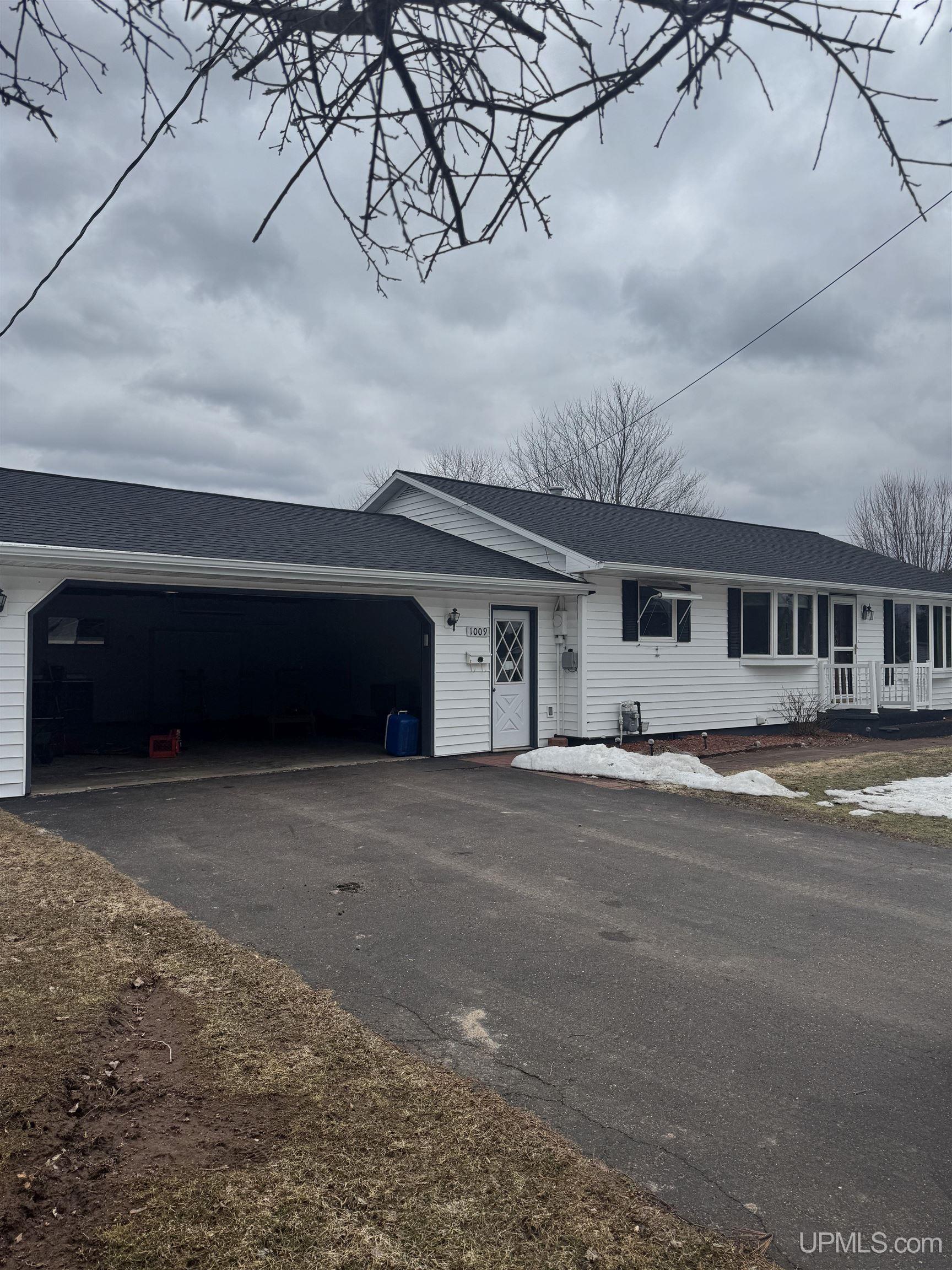 1009 Halliday Street Lanse, MI 49946 - Photo 2 of 10