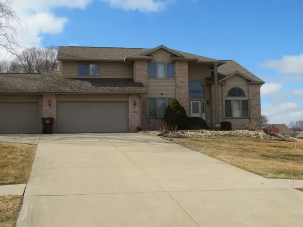 $339,900 | 3204 Farmdale Lane, Freeport, IL 61032