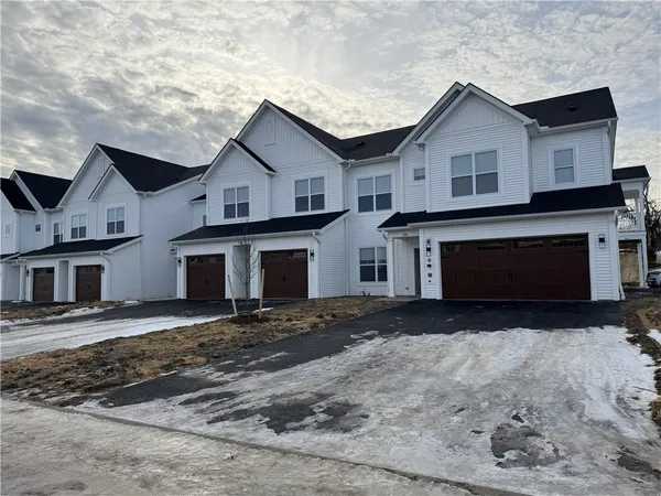 $1,950 | 205 Erie Rdg Drive, Henrietta, NY 14467