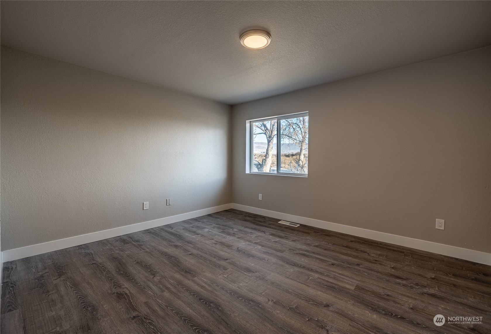 3125 Conarty Road Malaga, WA 98828 - Photo 24 of 37 an empty room with wooden floor and windows