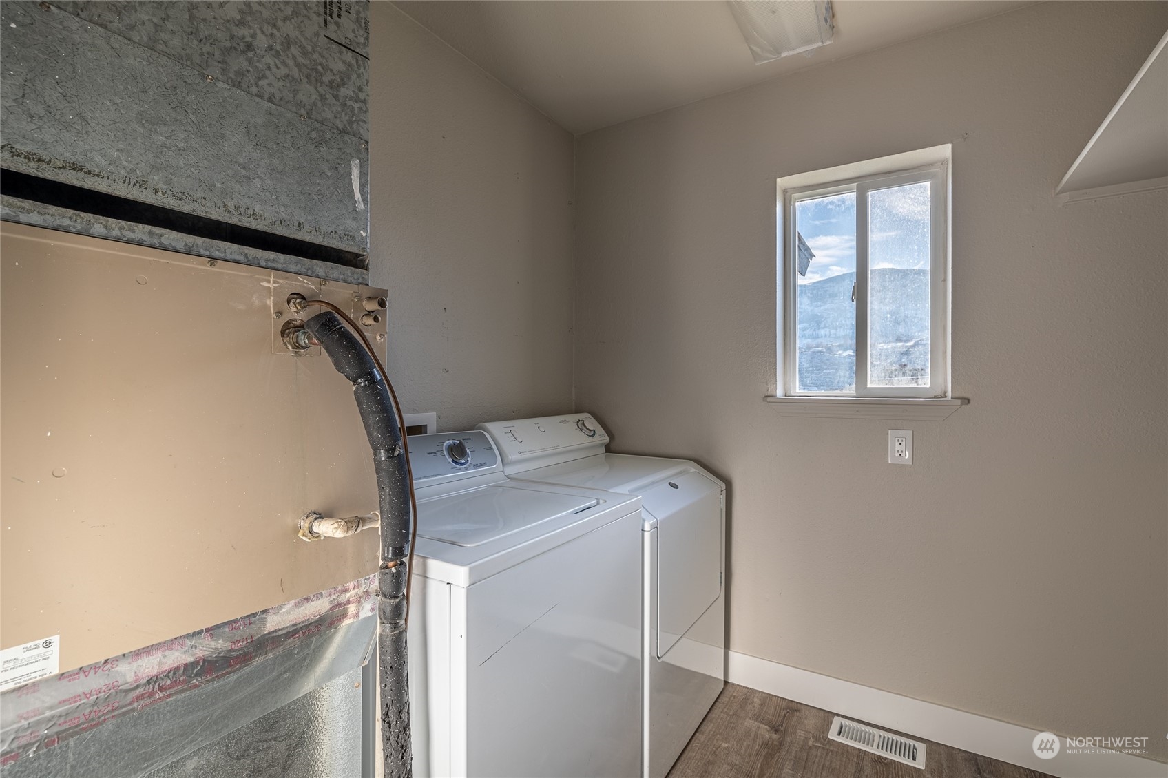 3125 Conarty Road Malaga, WA 98828 - Photo 29 of 37 a utility room with dryer and washer