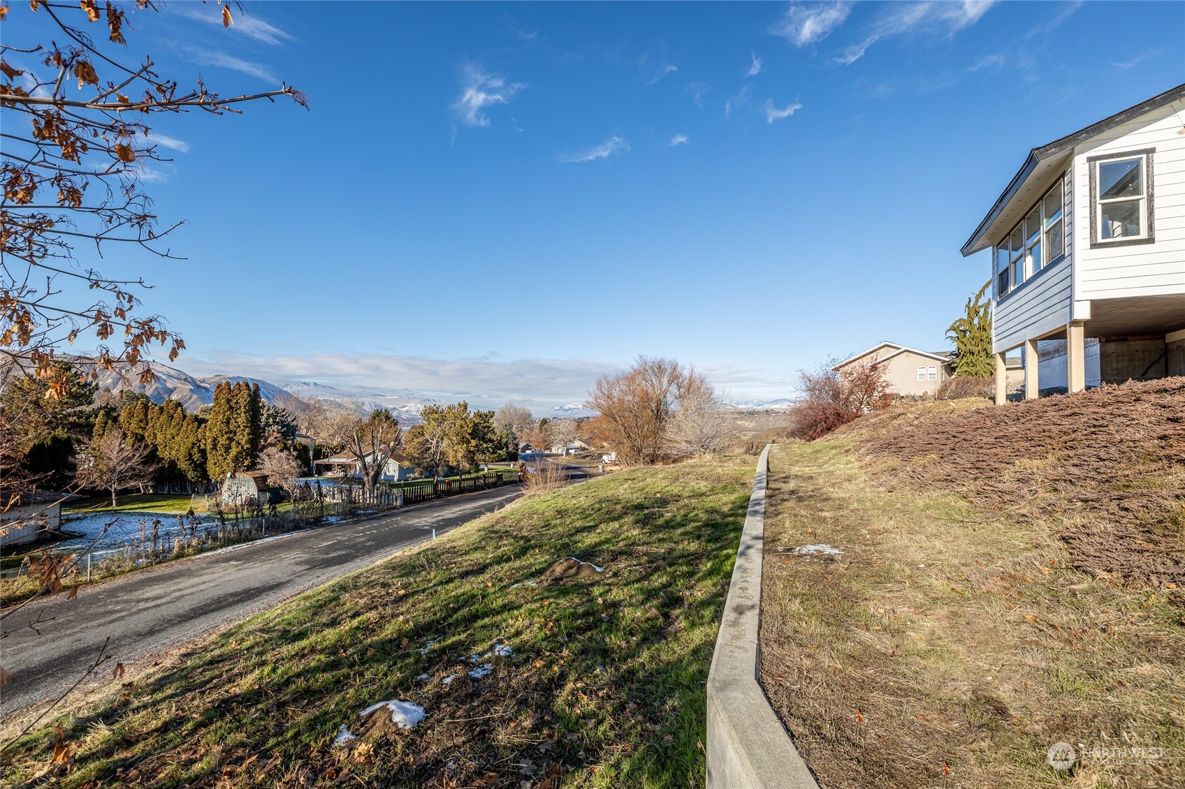 3125 Conarty Road Malaga, WA 98828 - Photo 31 of 37 a view of a street with houses