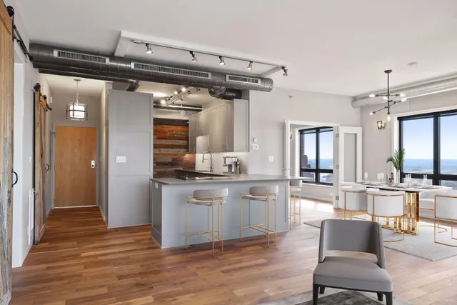 $335,000 | 168 6th Street East, Unit 2702, St. Paul, MN 55101