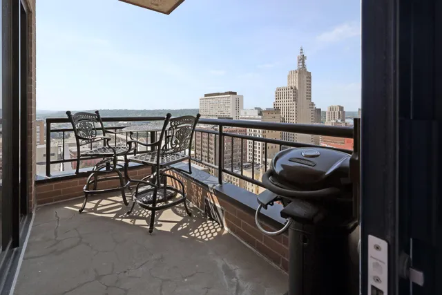 $335,000 | 168 6th Street East, Unit 2702, St. Paul, MN 55101