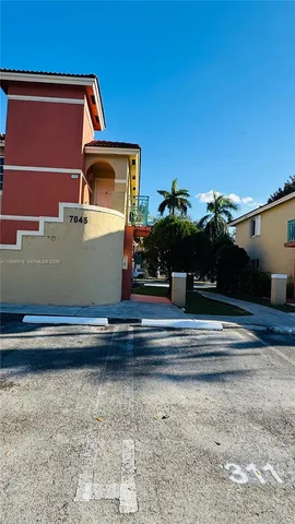 $2,850 | 7045 Northwest 173rd Drive, Unit 311, Hialeah, FL 33015