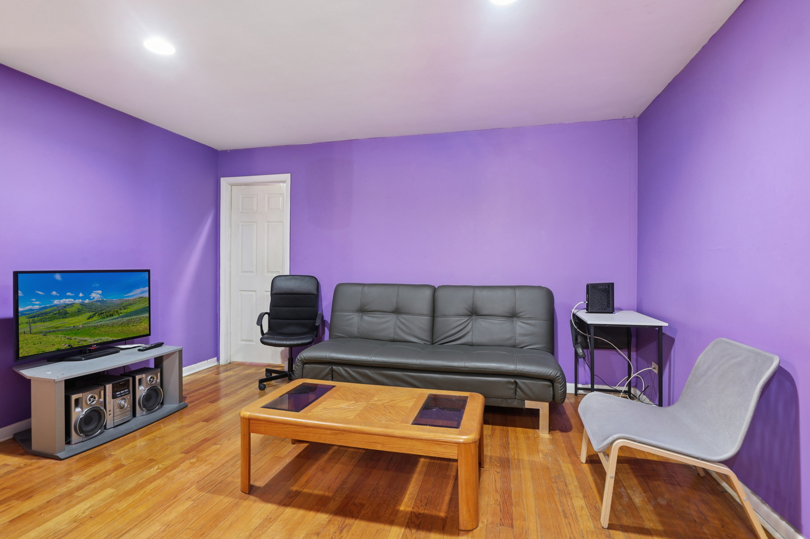 2147 Ridge Avenue, Unit 2D Evanston, IL 60201 - Photo 5 of 22 a living room with furniture and a flat screen tv