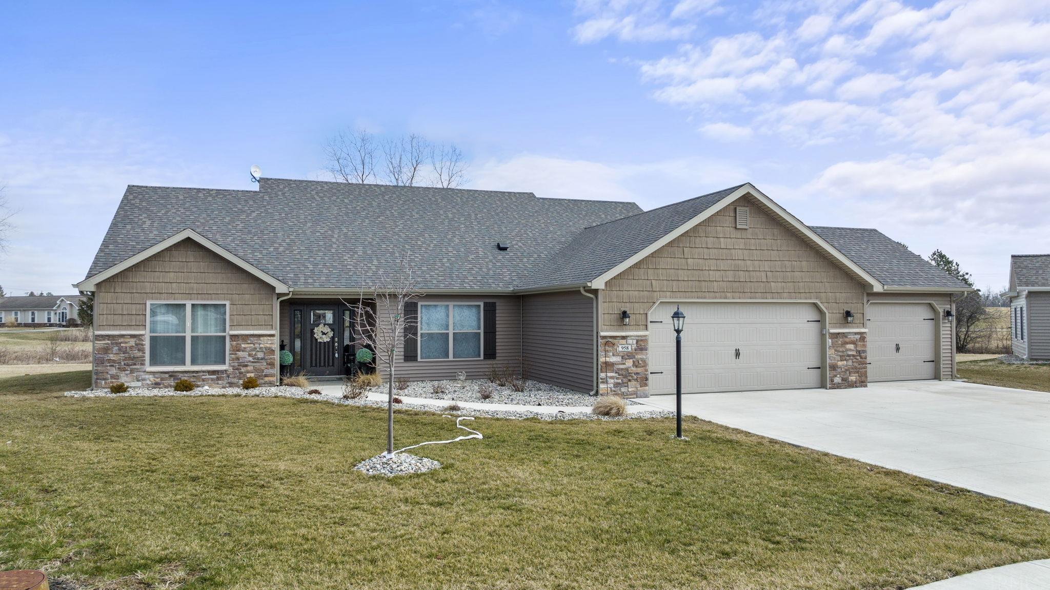958 North Hickory Road Decatur, IN 46733 - Photo 2 of 29