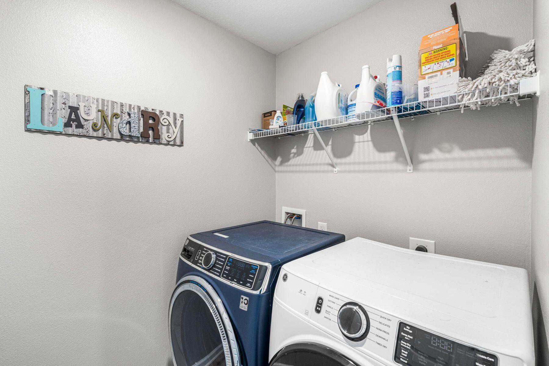 396 This Way Freeport, FL 32439 - Photo 16 of 30 a utility room with dryer and washer