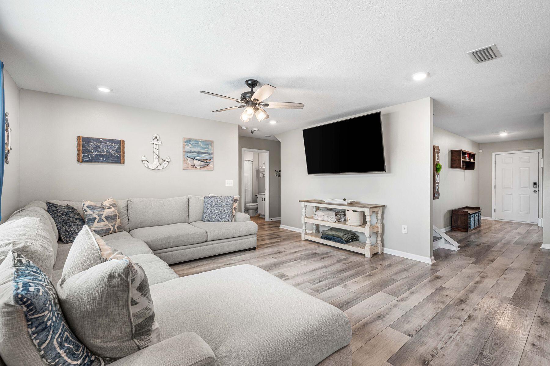 396 This Way Freeport, FL 32439 - Photo 9 of 30 a living room with furniture and a flat screen tv