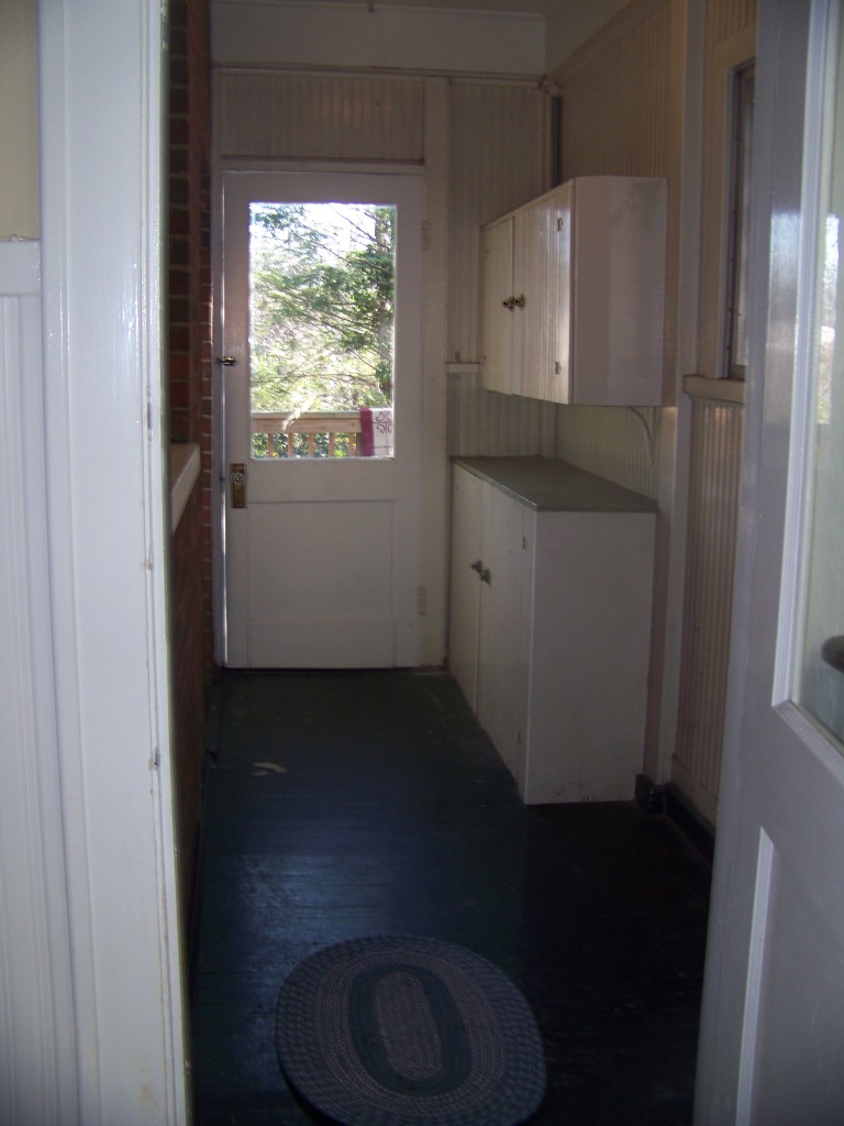 1712 Arlington Road Southwest Roanoke, VA 24015 - Photo 14 of 54 Mud Room off of Kitchen