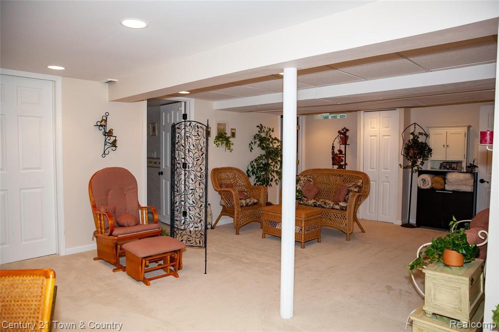 292 Thalia Avenue Rochester Hills, MI 48307 - Photo 12 of 36