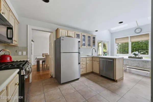 $2,350,000 | 64 Summit Road, Riverside, CT 06878