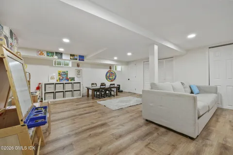 $2,350,000 | 64 Summit Road, Riverside, CT 06878