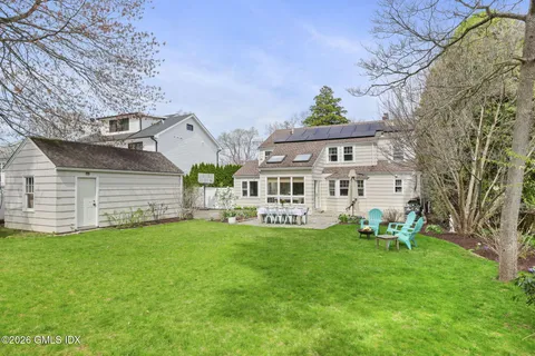 $2,350,000 | 64 Summit Road, Riverside, CT 06878