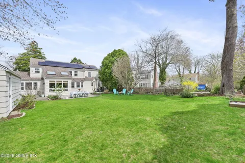 $2,350,000 | 64 Summit Road, Riverside, CT 06878