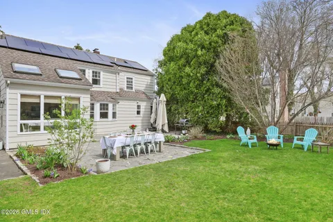 $2,350,000 | 64 Summit Road, Riverside, CT 06878