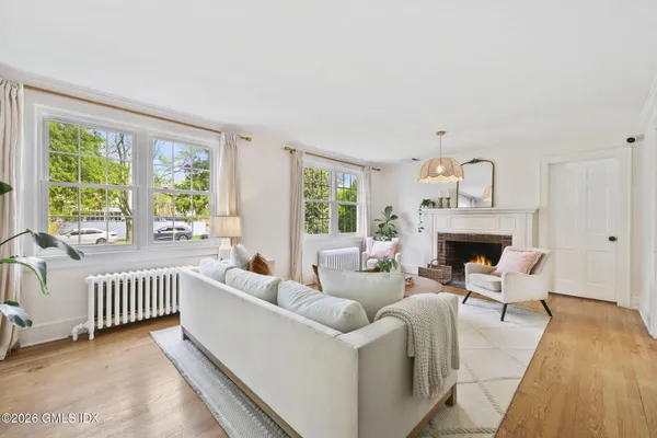 $2,350,000 | 64 Summit Road, Riverside, CT 06878