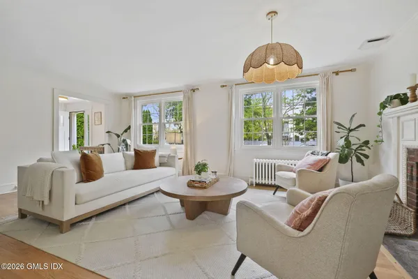 $2,350,000 | 64 Summit Road, Riverside, CT 06878