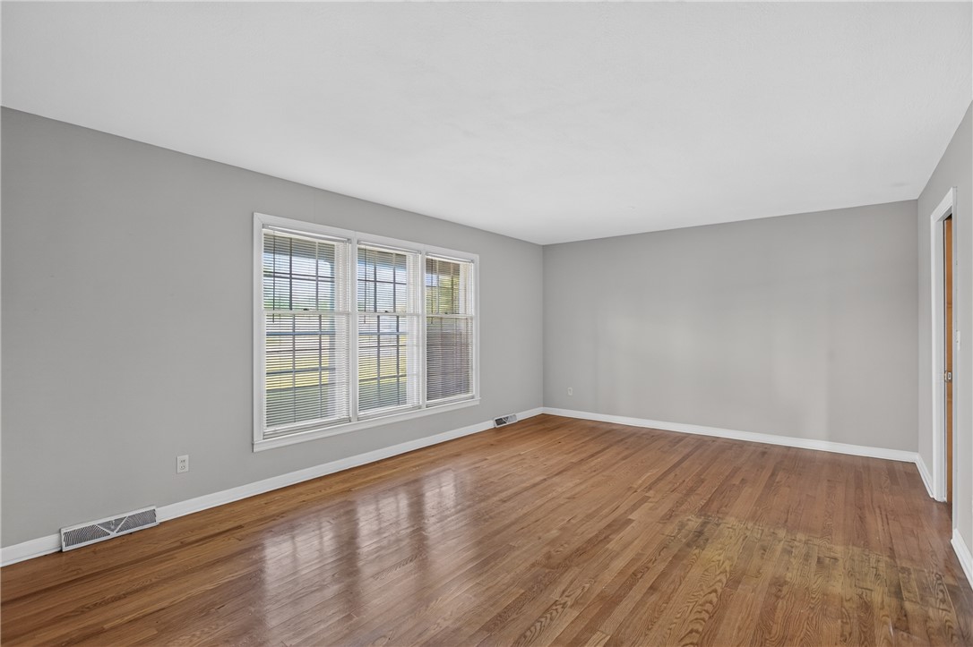 602 West Quincy Road Seneca, SC 29678 - Photo 20 of 47 Front living room