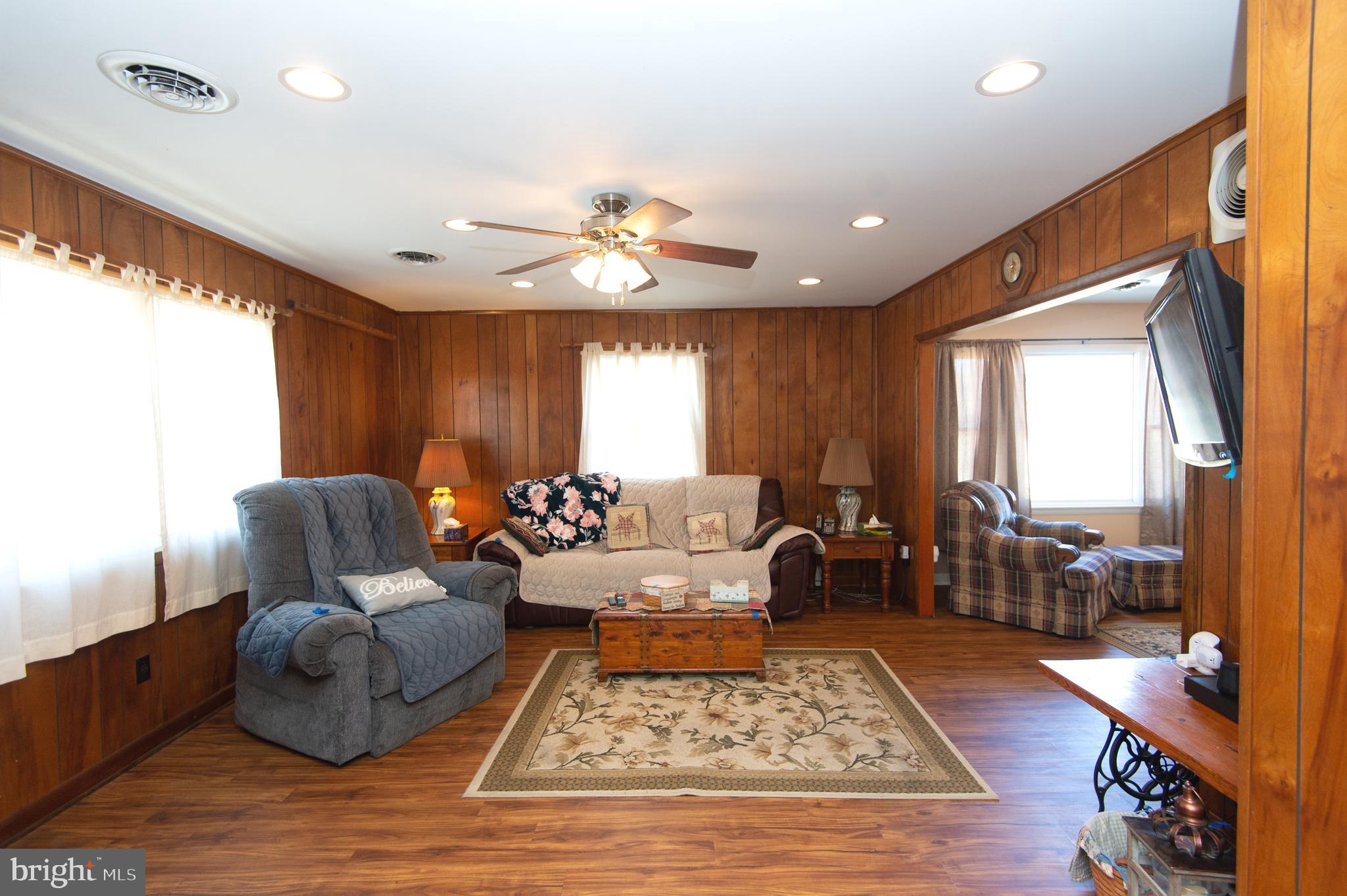 27113 Walnut Tree Road Salisbury, MD 21801 - Photo 12 of 58 Family Room 17' x 13'