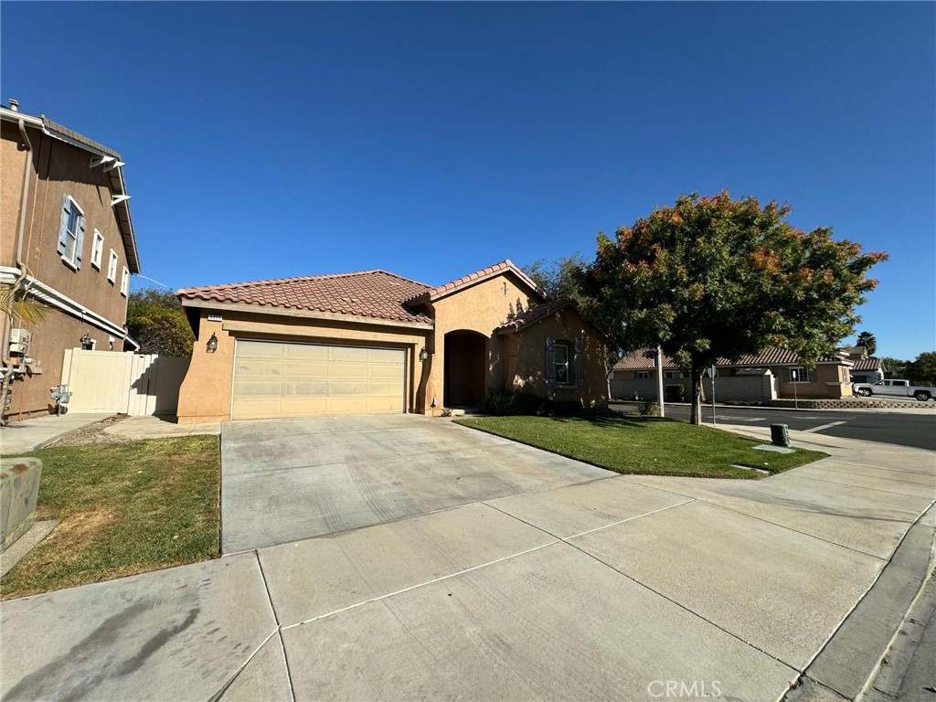 a view of a house with a yard