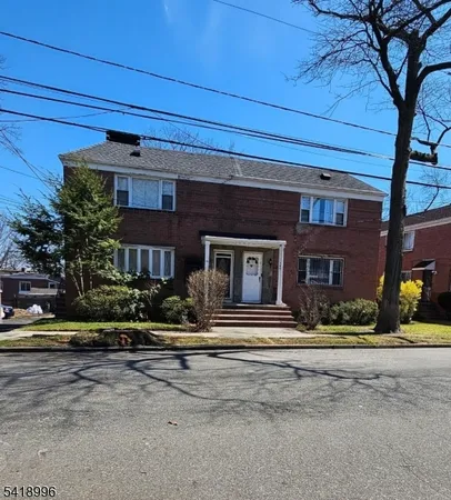 $1,900 | 142 Tuxedo Parkway, Unit 1, Newark, NJ 07106