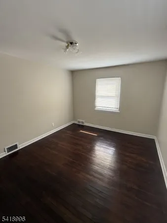 $1,900 | 142 Tuxedo Parkway, Unit 1, Newark, NJ 07106