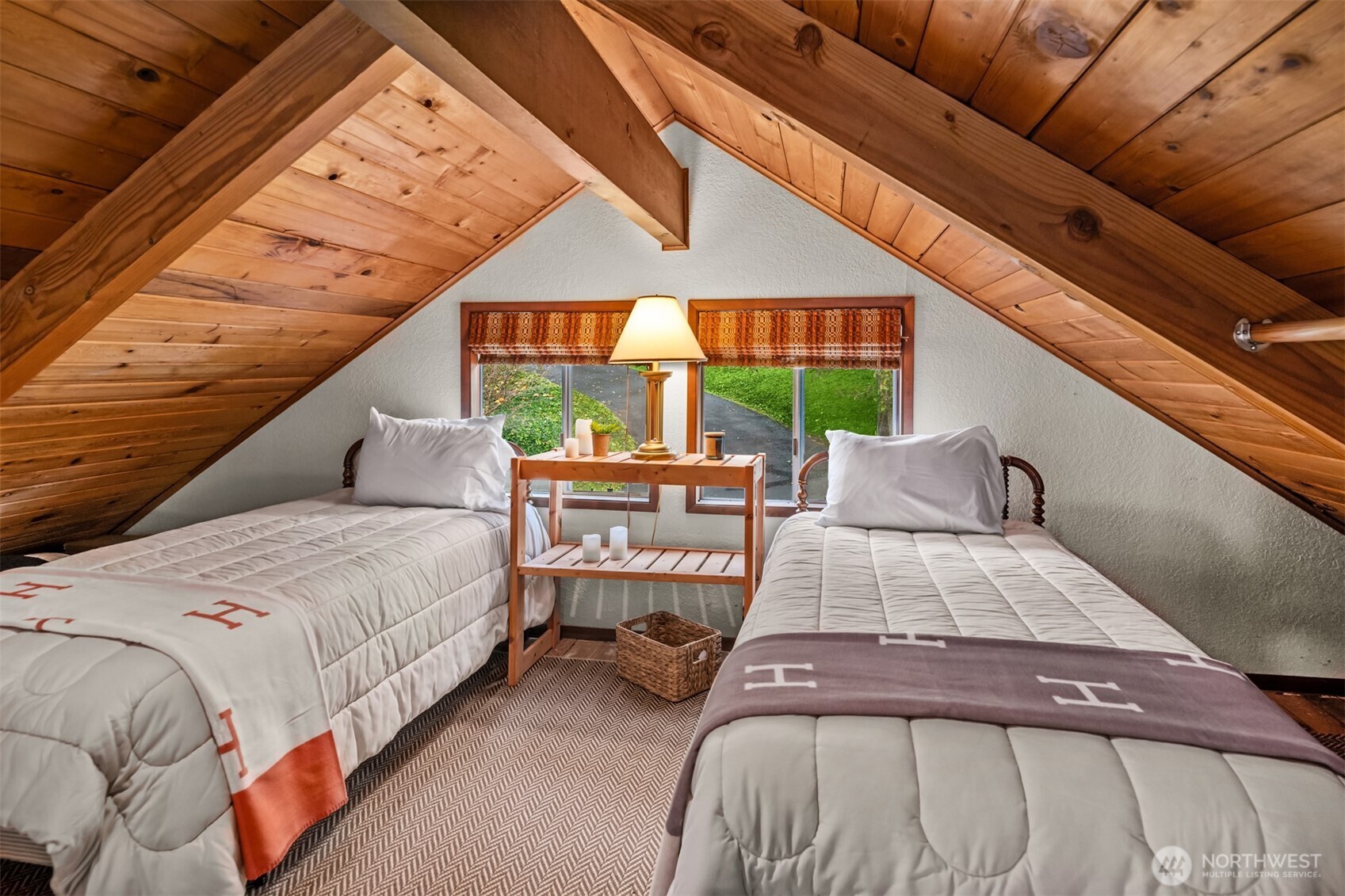 19110 Sulfur Springs Road Mount Vernon, WA 98274 - Photo 22 of 33 a bed sitting in middle of a building