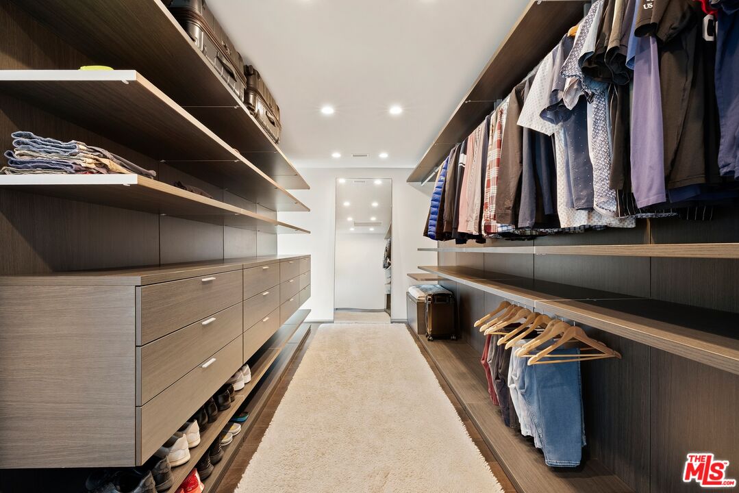 3337 Beverly Ranch Road Beverly Hills, CA 90210 - Photo 17 of 39 a view of a kitchen