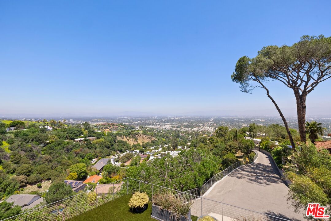 3337 Beverly Ranch Road Beverly Hills, CA 90210 - Photo 35 of 39 a view of a city with an ocean