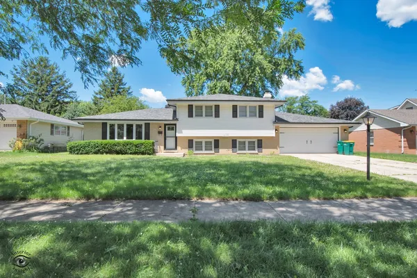 $324,500 | 619 Kungs Way, Joliet, IL 60435