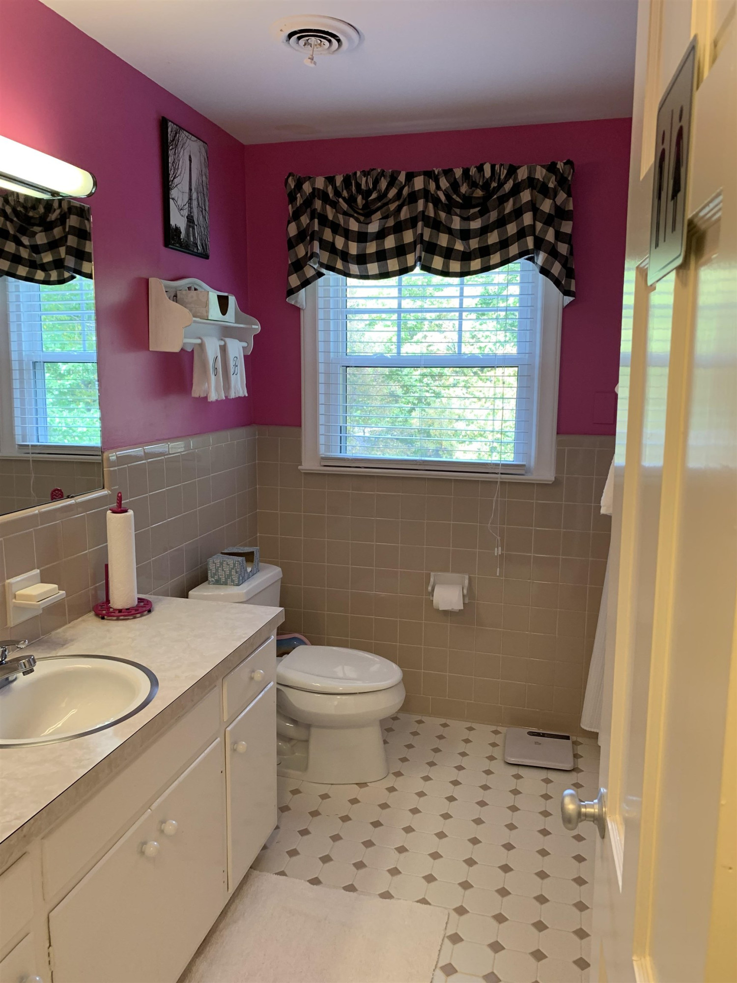 1100 Bancroft Street Raleigh, NC 27612 - Photo 18 of 25 Hall bathroom