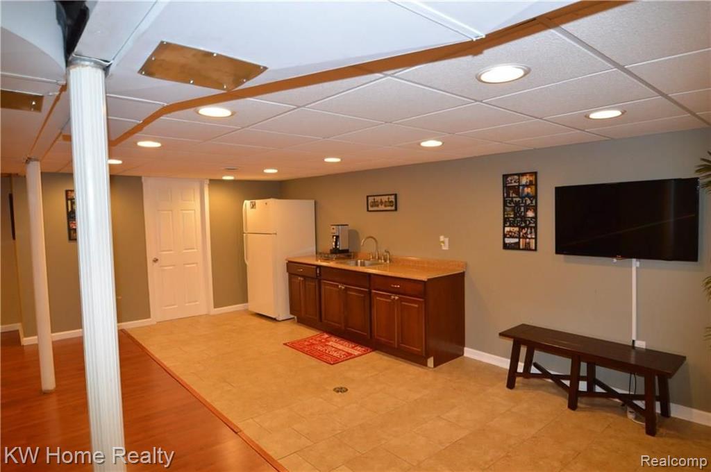 28163 Peppermill Road Farmington Hills, MI 48331 - Photo 22 of 31