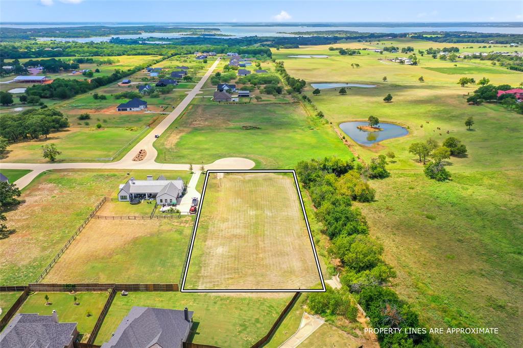 435 Massey Road Pilot Point, TX 76258 - Photo 4 of 35