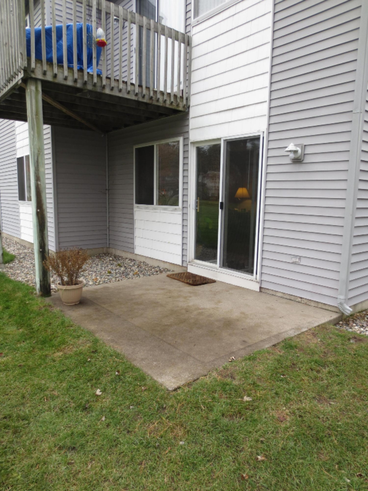 1295 North Whitehall Road, Unit 2 Muskegon, MI 49445 - Photo 3 of 23 IMG_4713