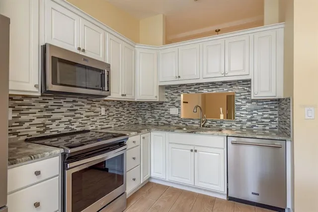 $225,000 | 1300 Shady Pine Way, Unit B, Tarpon Springs, FL 34688