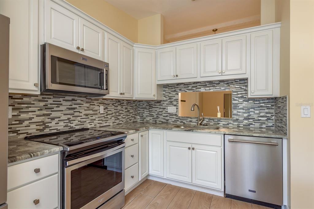 1300 Shady Pine Way, Unit B Tarpon Springs, FL 34688 - Photo 7 of 37