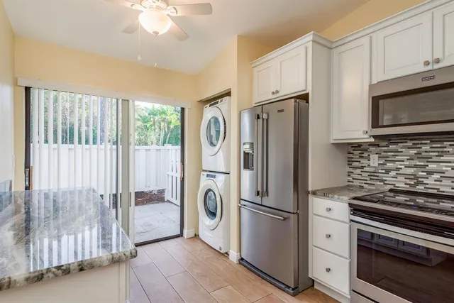 $225,000 | 1300 Shady Pine Way, Unit B, Tarpon Springs, FL 34688