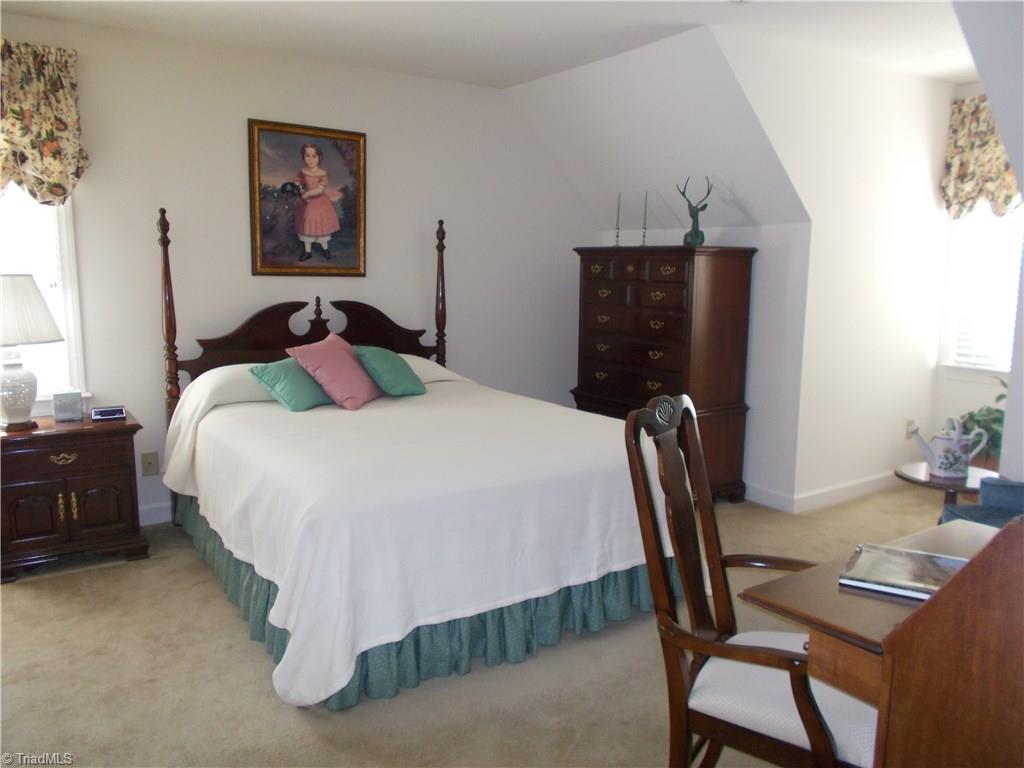 1702 Heathcliff Road High Point, NC 27262 - Photo 12 of 15 Gallery Image 12