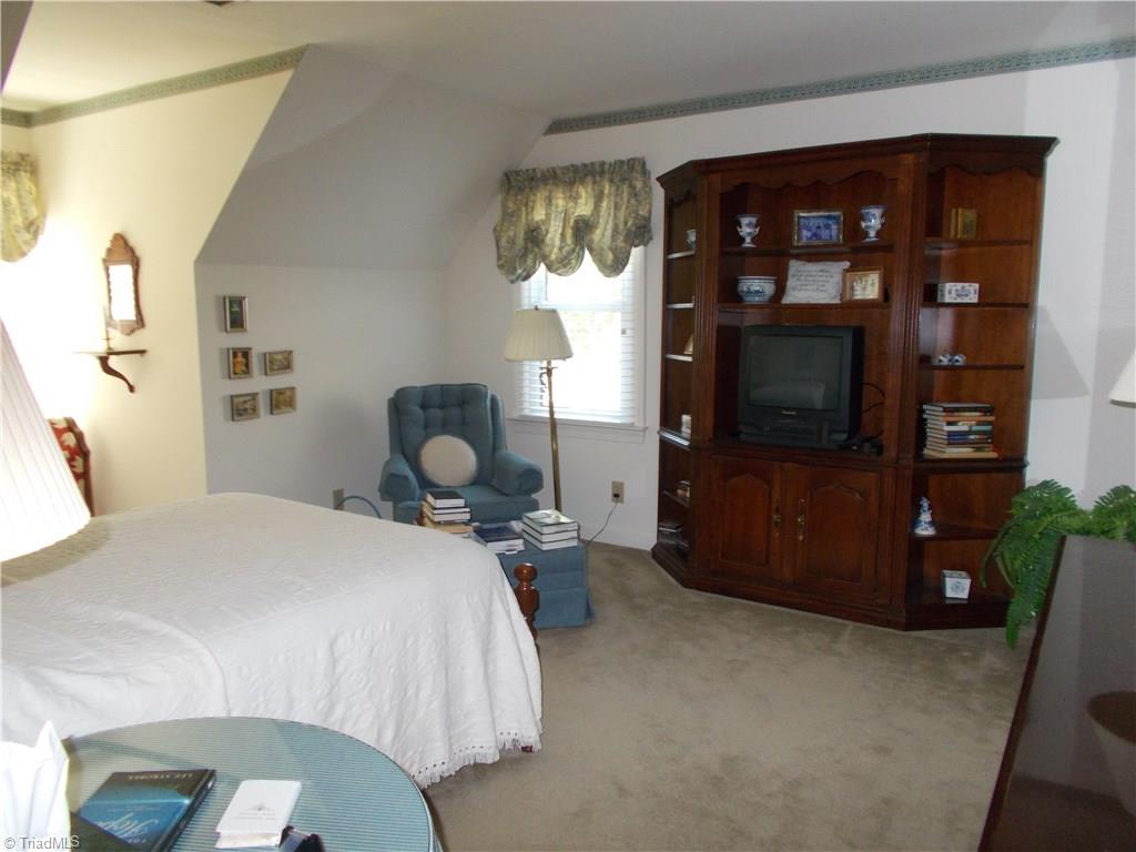 1702 Heathcliff Road High Point, NC 27262 - Photo 13 of 15 Gallery Image 13