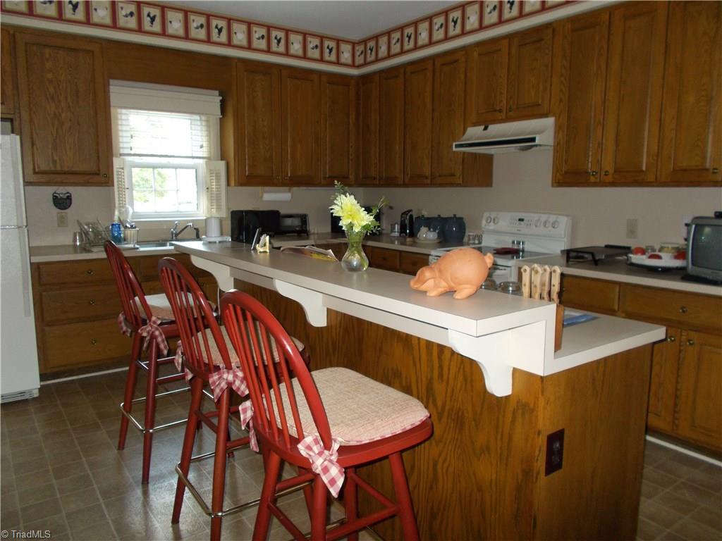 1702 Heathcliff Road High Point, NC 27262 - Photo 8 of 15 Gallery Image 8