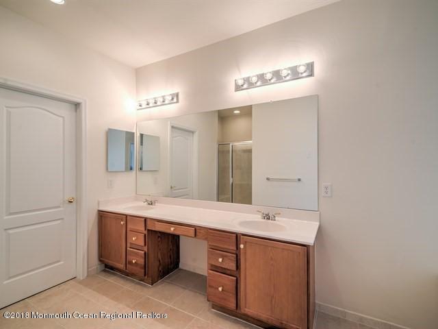 20 Yates Road Manalapan, NJ 07726 - Photo 22 of 44 MASTER BATHROOM