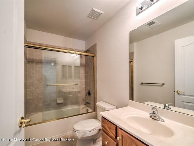 20 Yates Road Manalapan, NJ 07726 - Photo 33 of 44 LOFT BATHROOM
