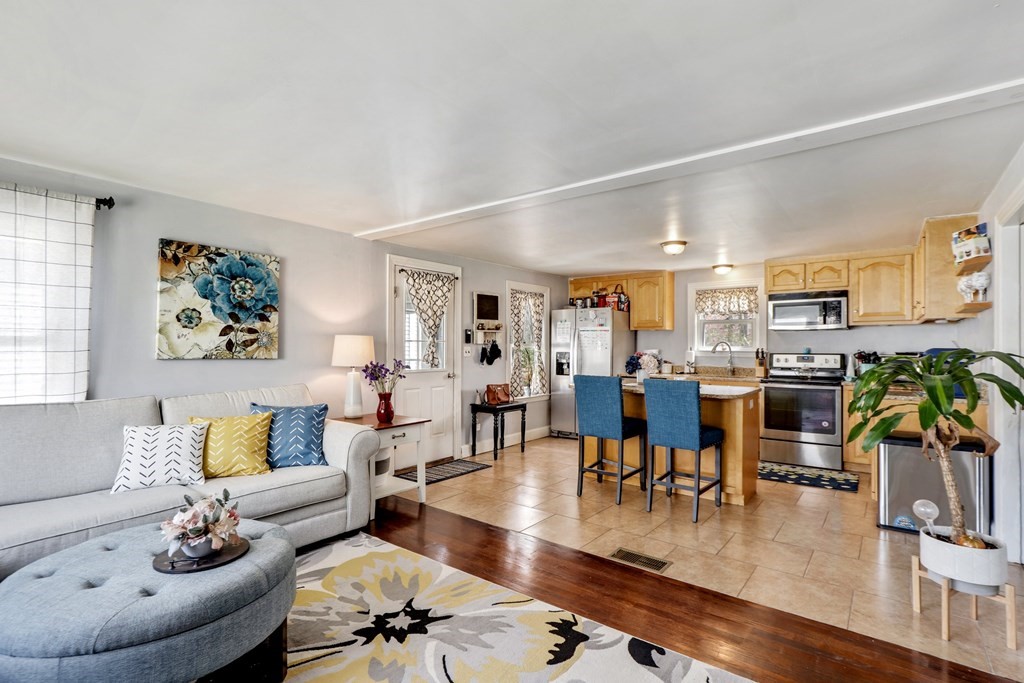 1568 Providence Road Northbridge, MA 01534 - Photo 6 of 33 Gallery Image 6