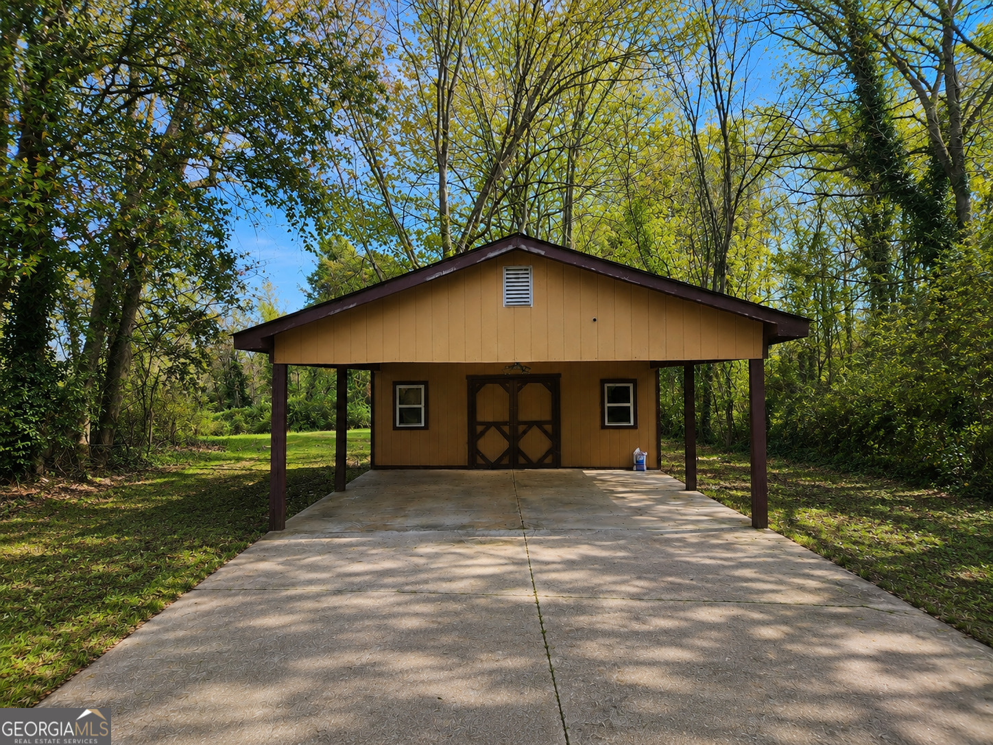 1114 Fayetteville Road Southeast Atlanta, GA 30316 - Photo 24 of 26 a front view of a house with a garden