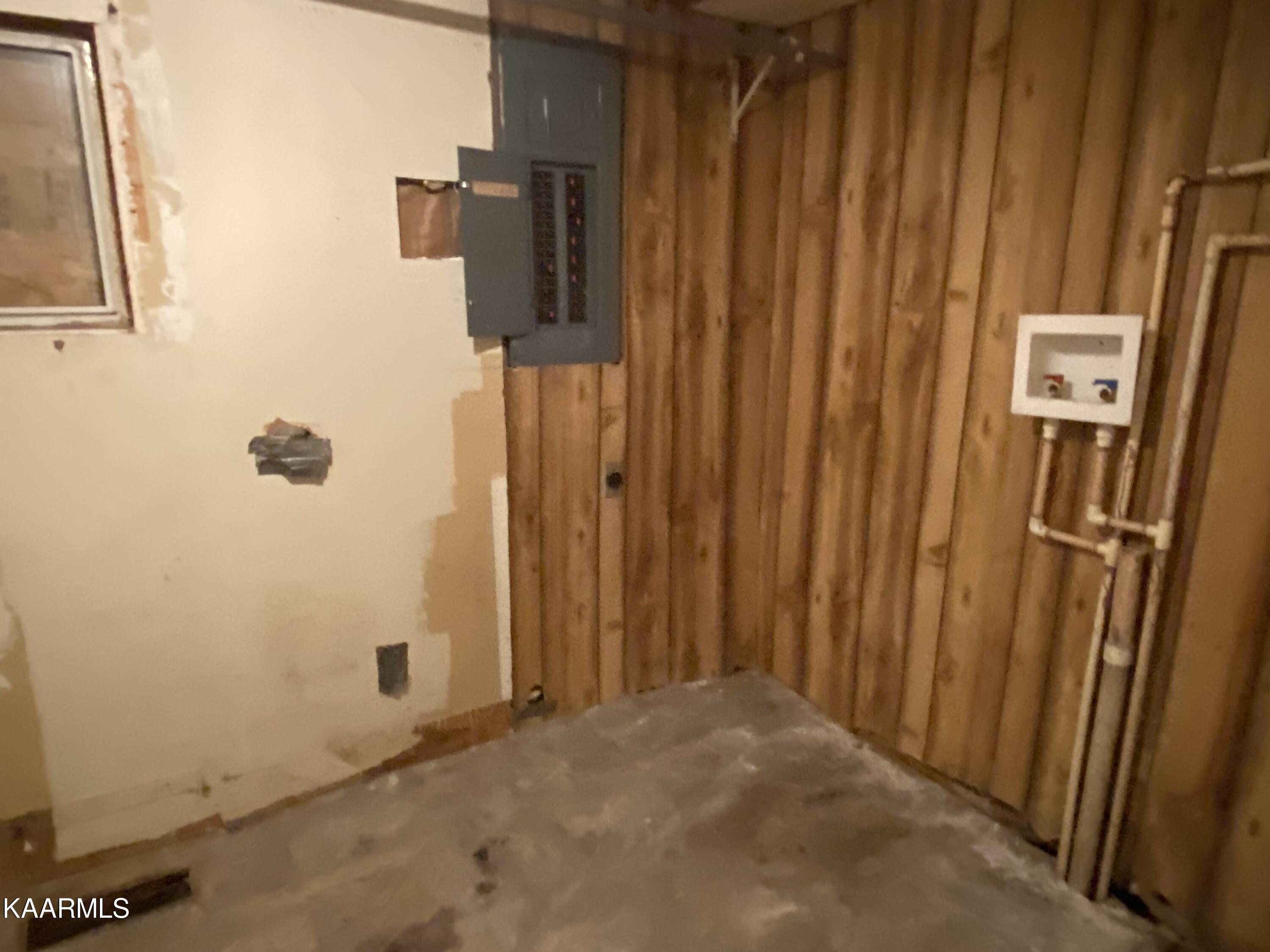 1267 Sandy Ridge Road Jonesville, VA 24263 - Photo 8 of 12 laundry room