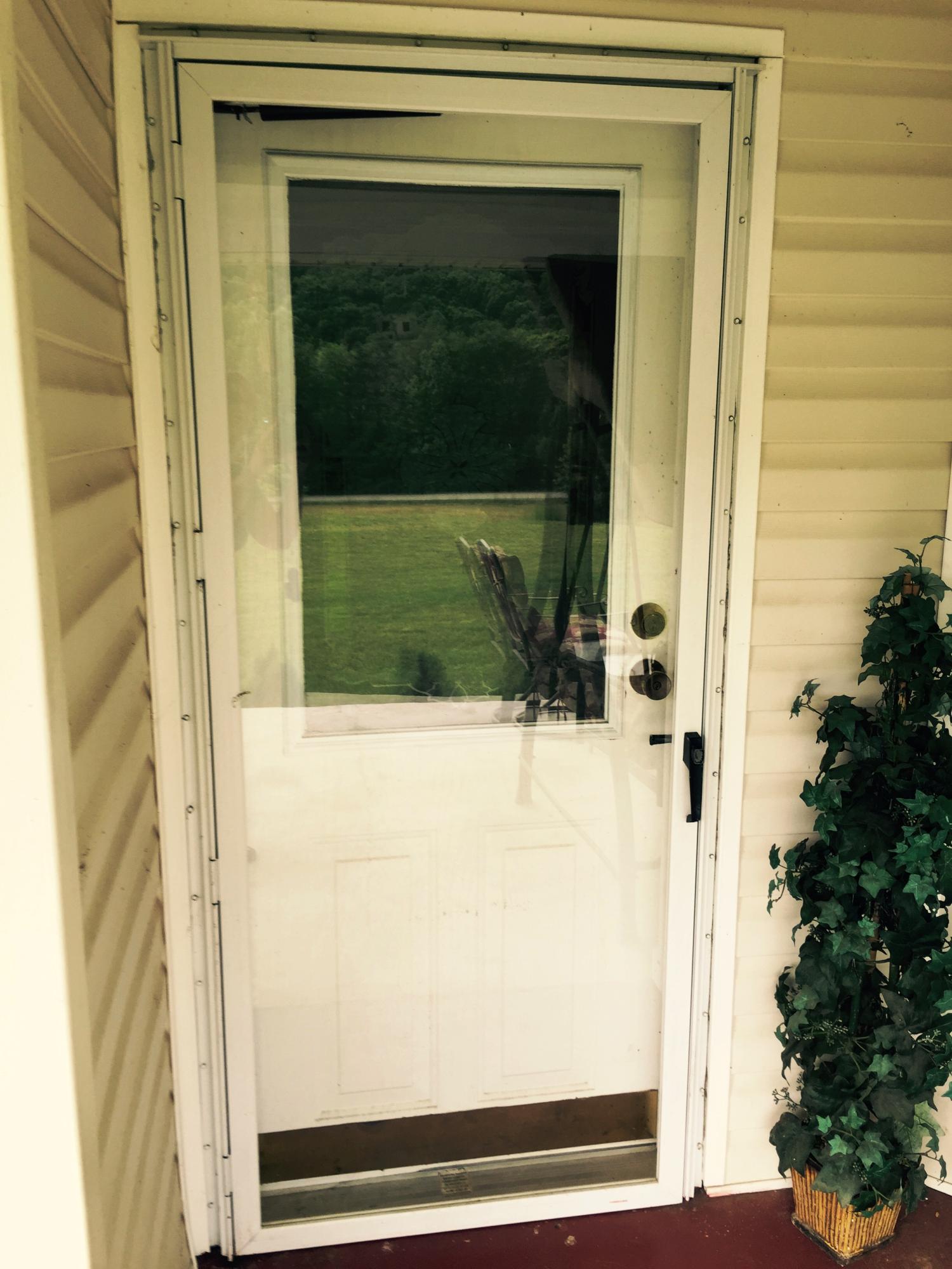 830 Sweetwater Road Philadelphia, TN 37846 - Photo 4 of 40 Come On In...